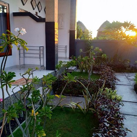 Dwiki Putra Home Stay Lembongan Exteriör bild