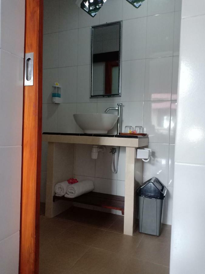 Dwiki Putra Home Stay Lembongan Exteriör bild